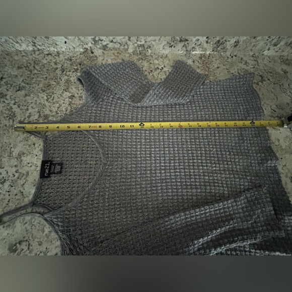 Rue 21 Waffle Knit Cold Shoulder Sweater Top Soft Cozy Gray Y2K Size M - Picture 8 of 8